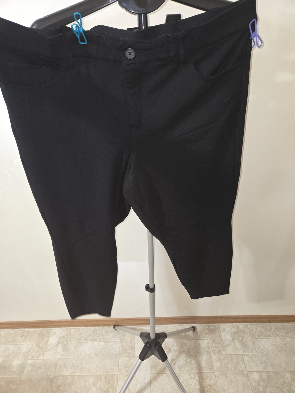 Torrid Black Dress Capris 22R